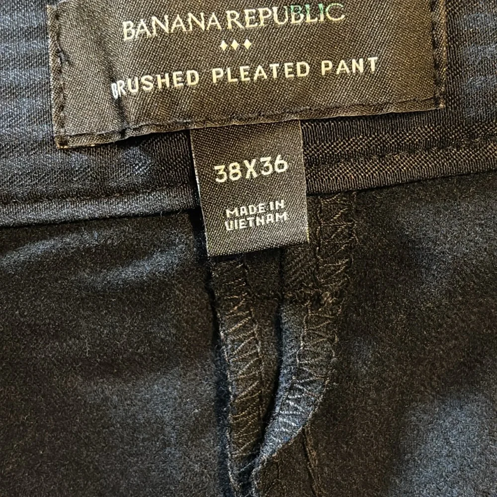 Banana Republic Men's Black Brushed Pleated Pants Size 38